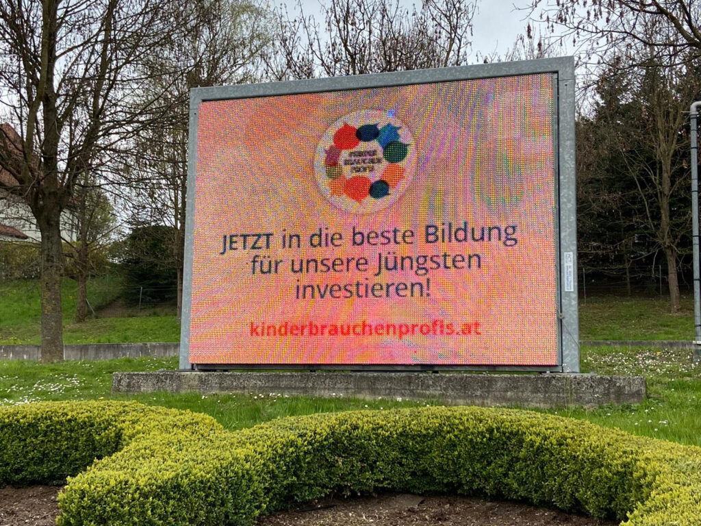 #kinderbrauchenprofis auf der Videowall in Lannach